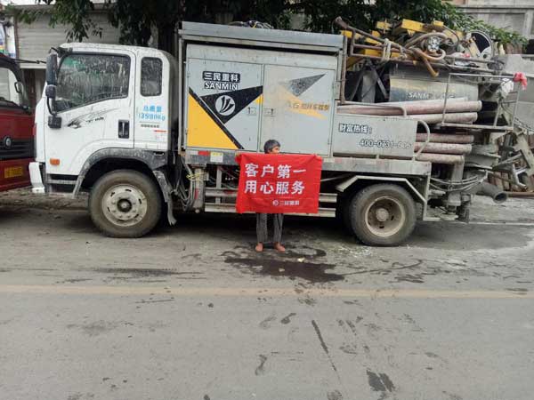 小型混凝土泵車(chē)施工